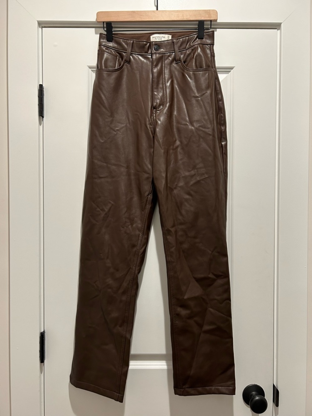 Abercrombie and FitchThe 90's Straight Ultra High Rise Vegan Leather Pant 27/4 - Picture 5 of 8